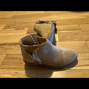 Girls size 3 brown ankle boots. Worn handful of times.